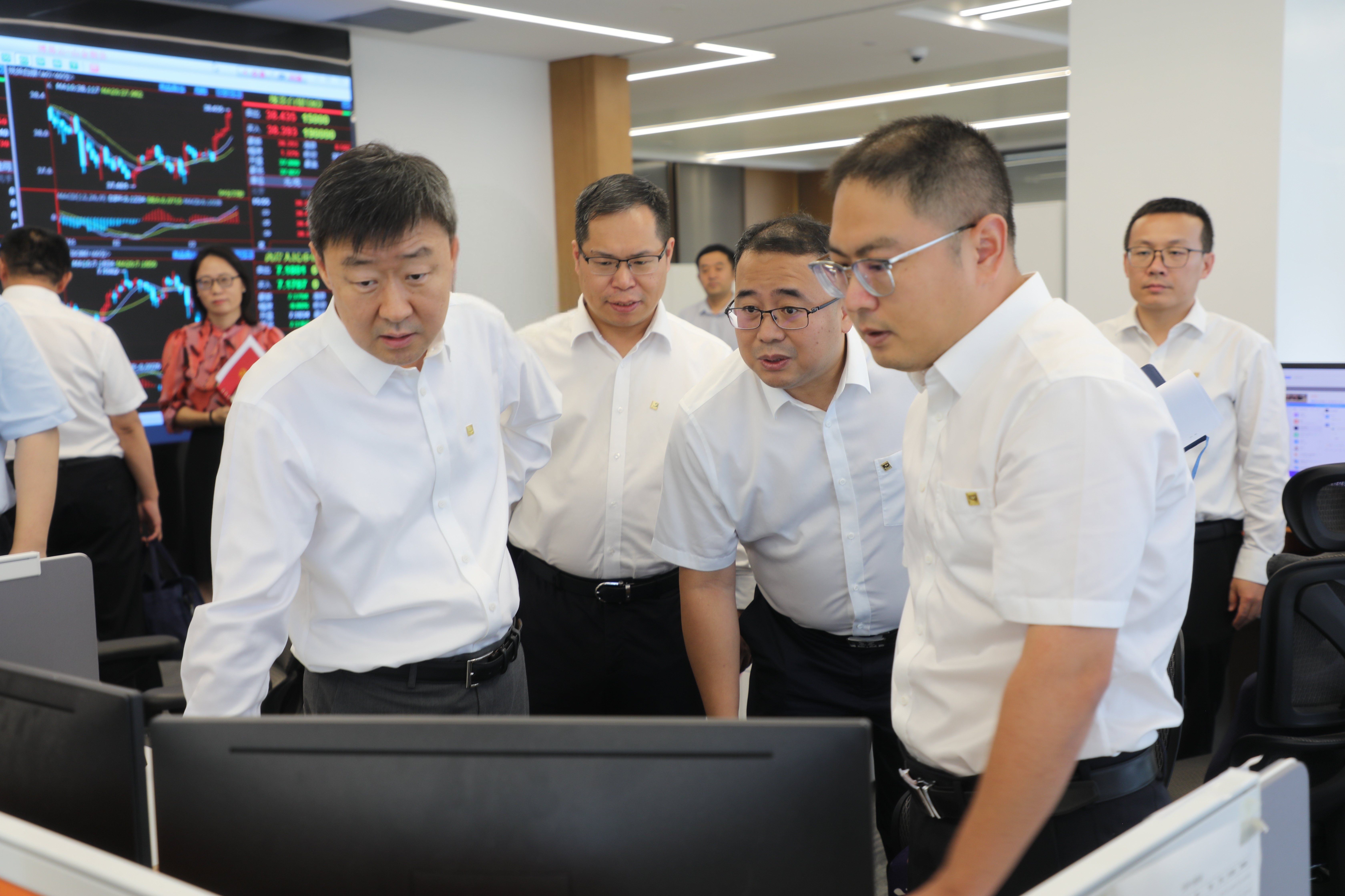 張曉海到(dao)駐滬齊(qi)業調研